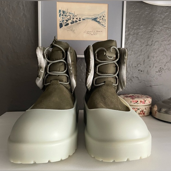 UGG classic maxi toggle boots - Picture 2 of 8